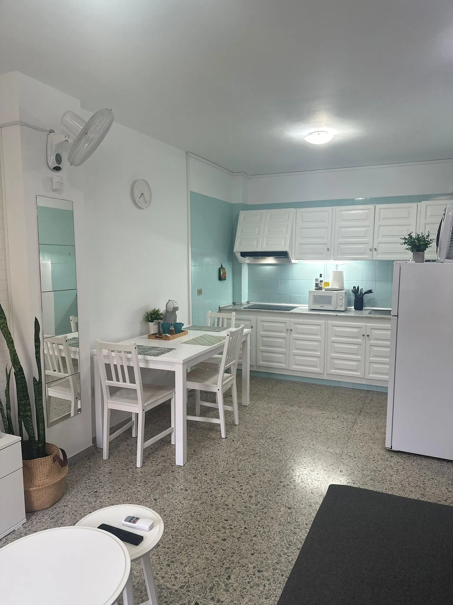 Cocina equipada con electrodomesticos